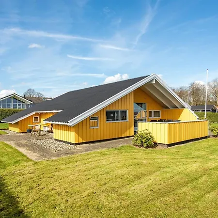 Holiday home Halla - 250m From The Sea By Interhome *