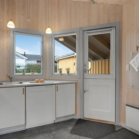 Holiday home Halla - 250m From The Sea By Interhome