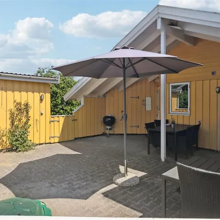 Halla - 250m From The Sea By Interhome