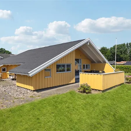 Holiday home Halla - 250m From The Sea By Interhome