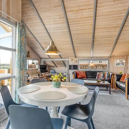 Halla - 250m From The Sea By Interhome