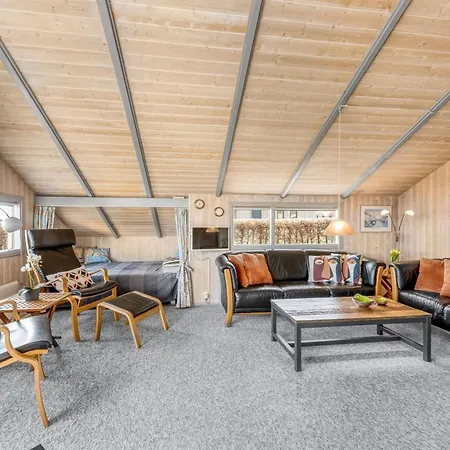 Halla - 250m From The Sea By Interhome