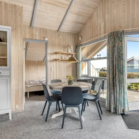 Halla - 250m From The Sea By Interhome
