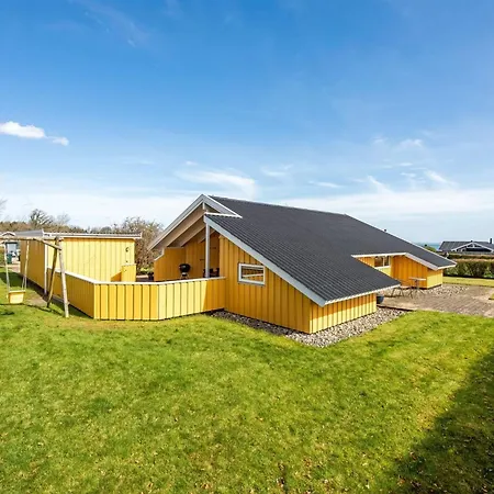 Holiday home Halla - 250m From The Sea By Interhome